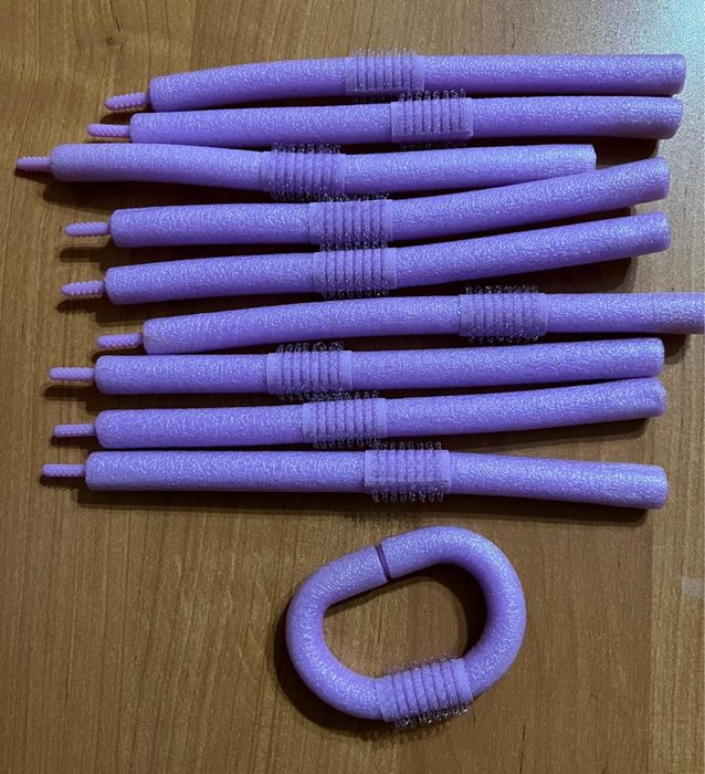 Колье. Бигуди. Заколка для волос