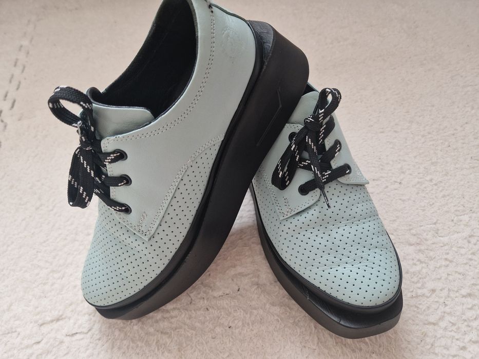 Pantofi piele naturala Benvenuti 36 Ultra Light
Pantofi perforați feme