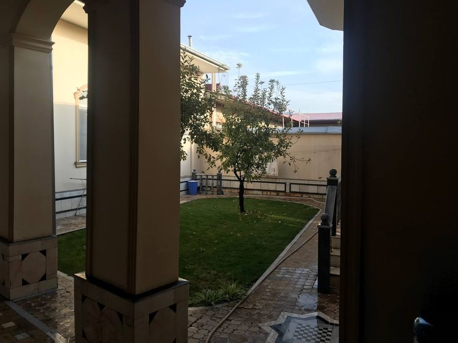 Продаю Янгиабат 4,5 сот 6 ком