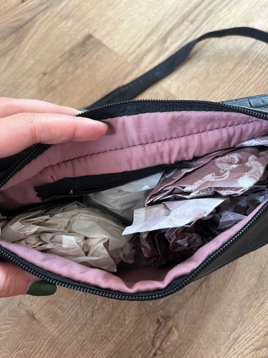 Нова черна чанта