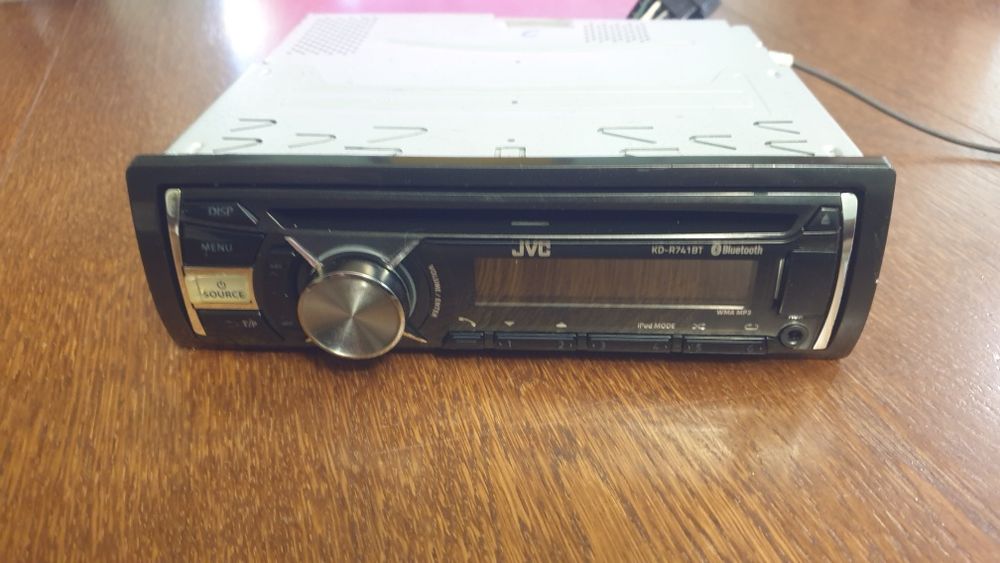 Авто плеър радио музика за кола JVC CD MP-3 USB AUX Bluetooth