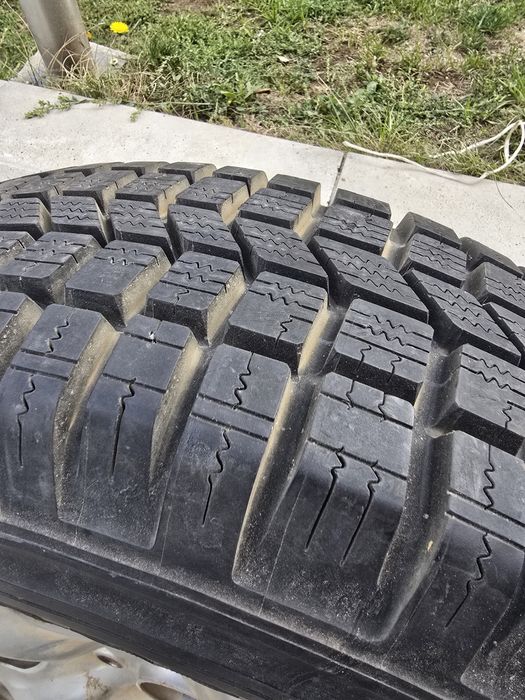 Продава се гума и джанта