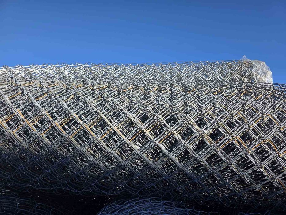 Плетена оградна мрежа, оградни пана и колчета