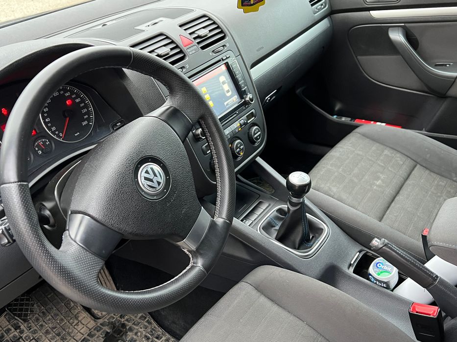 Vând golf 5 în stare bună de funcționare