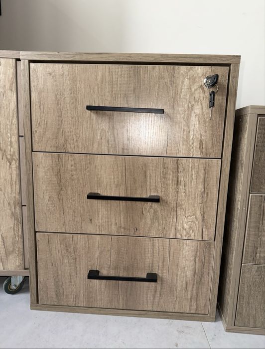 Тумбочки для офиса, кабинета. На колесиках и без. 54 шт в наличии