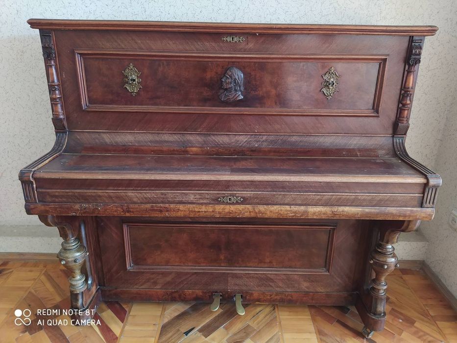 Продаётся  Антикварное Пианино в хорошем состоянии б/у