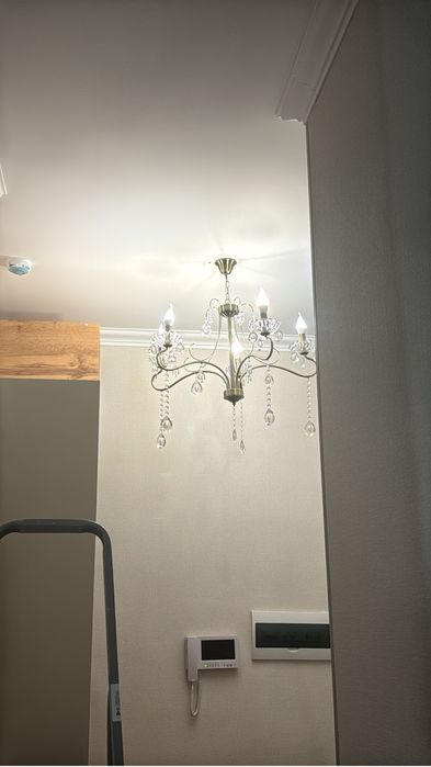 Продам красивую люстру и бра