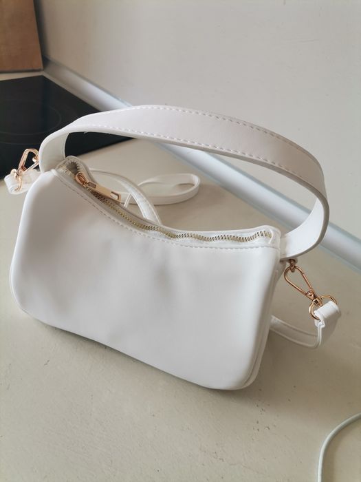 Дамска чанта с две дръжки