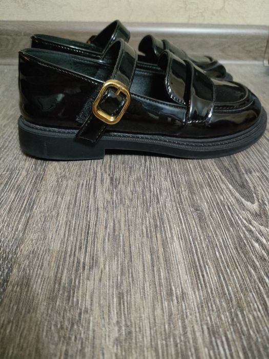 Туфли лакированные на девочку