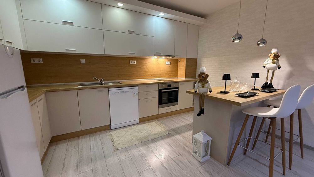 Продава се Тристаен апартамент в Варна, Бриз - 131 кв.м за 1398 €/кв.м - Снимка #2