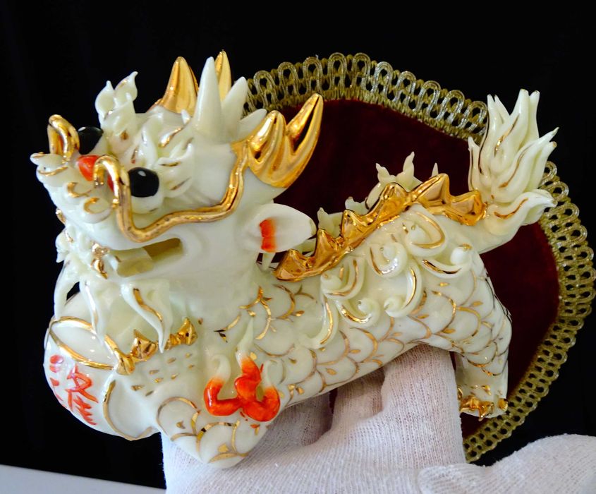 Китайска порцеланова фигура куче Foo,пазител на дома.