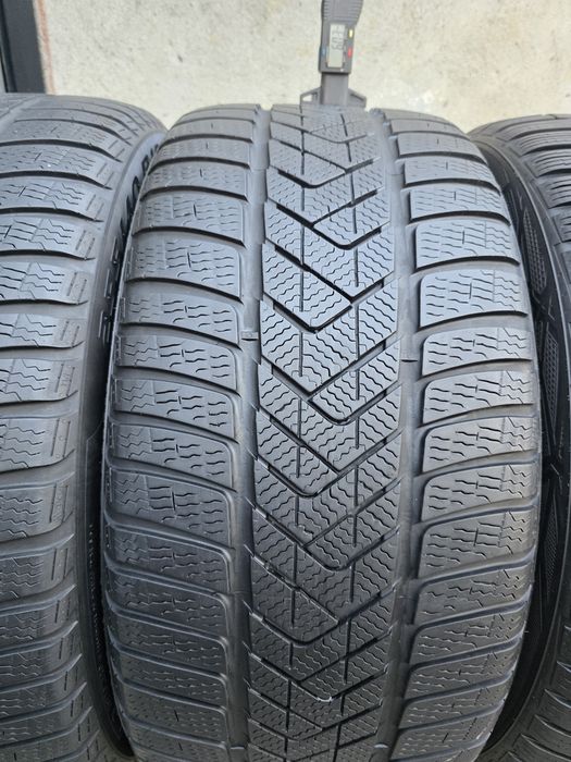 Vand  patru anvelope de iarna pirelli/ verdesrein  255 40 18 dot 2724