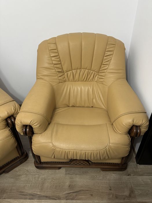 Canapea +2 fotolii lemn masiv nuc si piele naturala