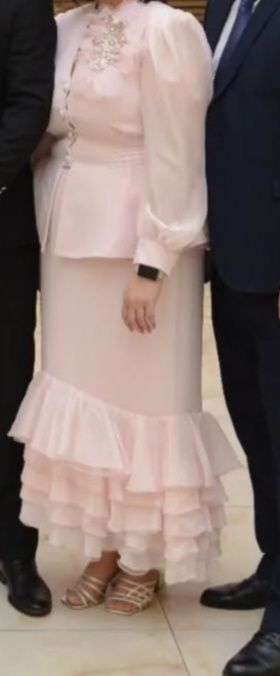 Продам костюм юбку в отличном состоянии. Одевала 1 раз на свадьбу сына