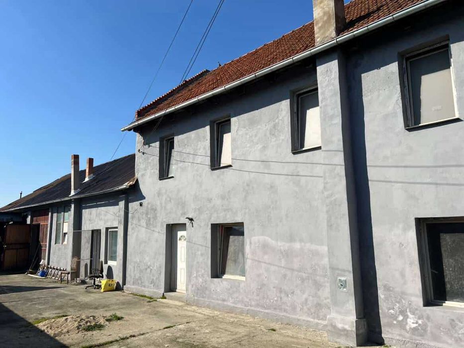 Vând casă la sat