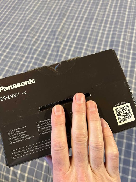 Panasonic ES-LV97 Серия 900, Електрическа самобръсначка, 5 извити ножчета, 70000 движения/мин, глава Multi-Flex, автоматично почистване