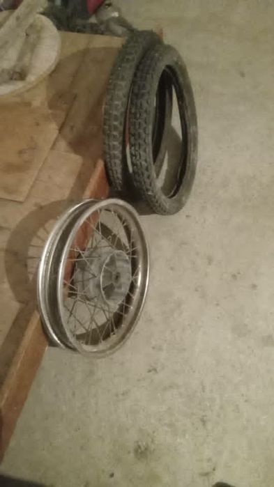 Покрышки  от  мопеда,  диск от мотоцикла