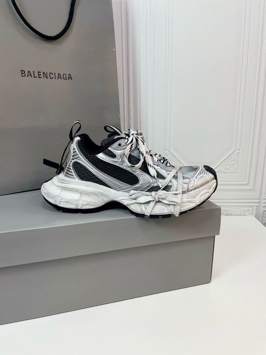 Продам кроссовки Balenciaga