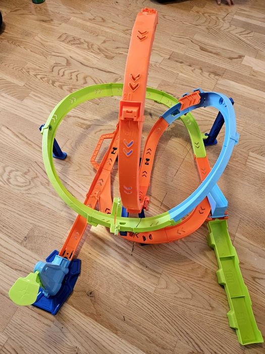 Hot wheels екстремен лупинг писта