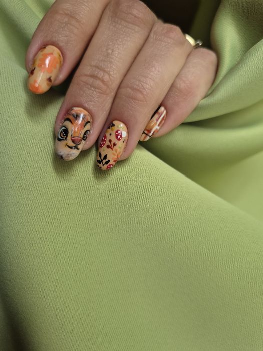 Manichiura semi/gel si pictura pe unghii