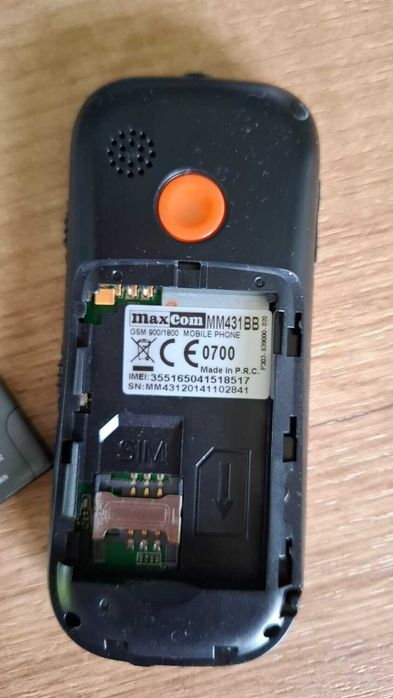Мобилен телефон за възрастни хора - maxCom MM431BB