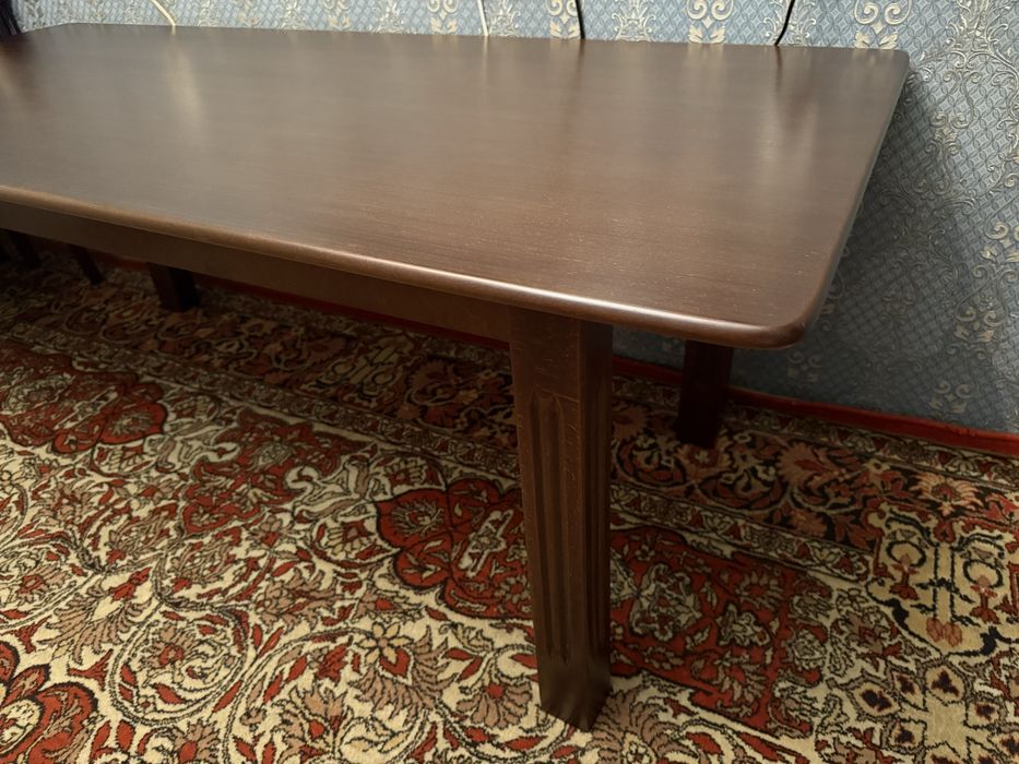 Стол в гостинную новый