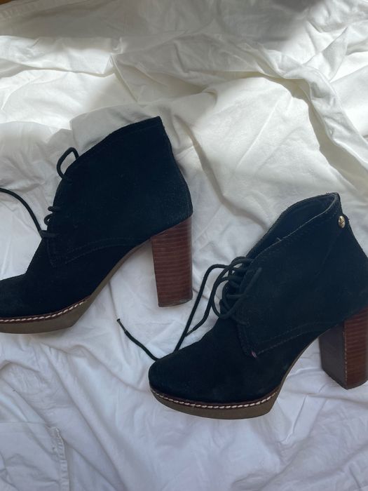 Ghete piele intoarsa cu toc Tommy Hilfiger