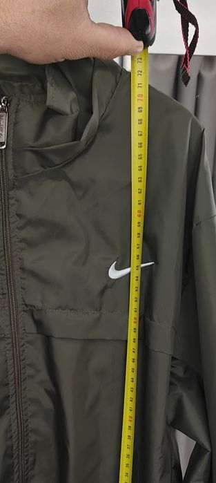 Зелена ветровка на NIKE