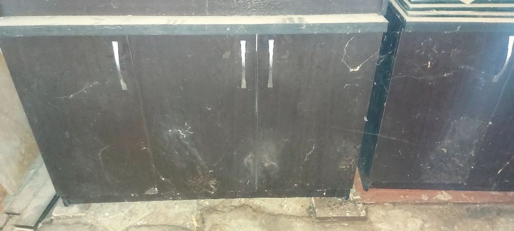 Mebellar sotiladi 3 komplekt