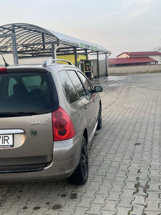 Vând peugeot 307 , an 2003 motor 1.6 benzina (usor negociabil