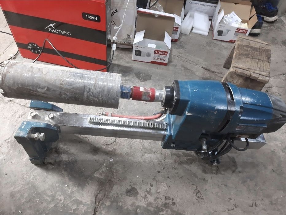 Машинка алмазного бурения