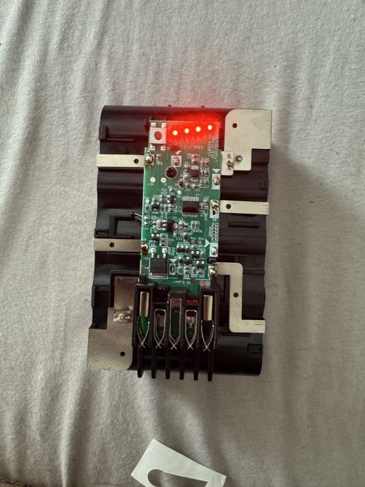 Vand acumulator milwaukee m18 de 10 ah cu celule lg