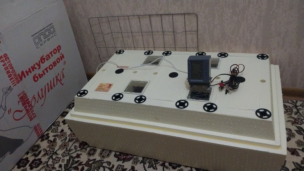 Инкубатор золушка 98 яиц