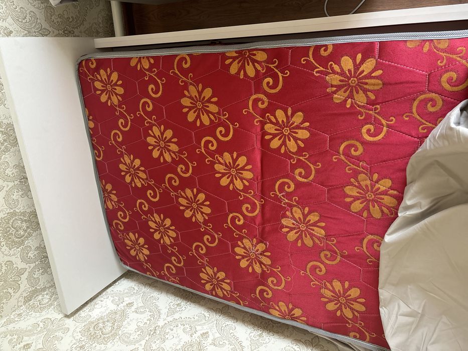 Односпалка кровать с матрасом