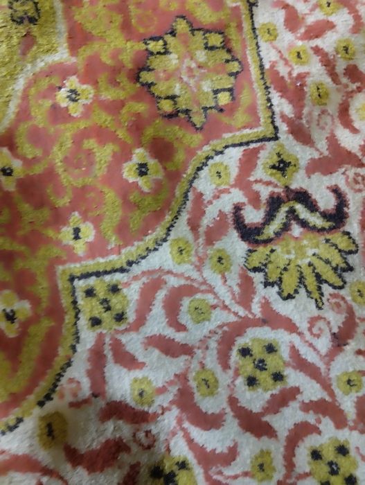 Vand patru mochete și covor persan