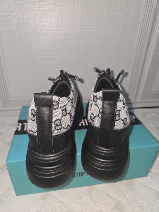 Ботинки за 2 ведра мороженого