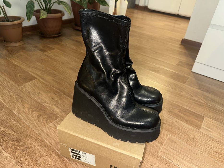 Продам ботильоны Bershka на платформе, размер 36