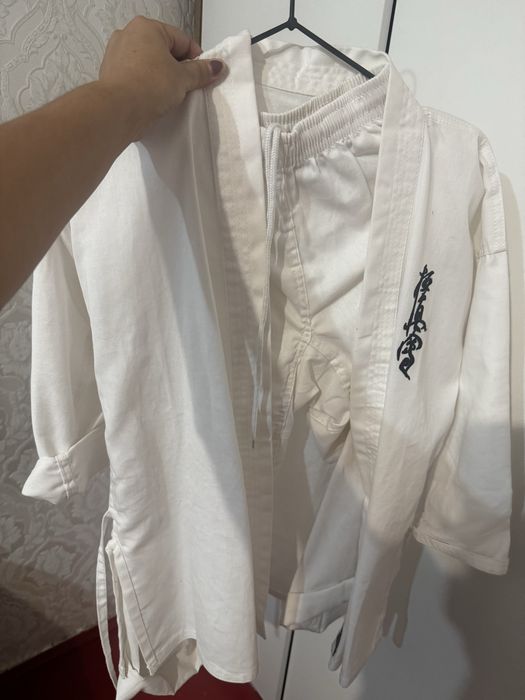 продам костюм для Каратэ Куакошинкай