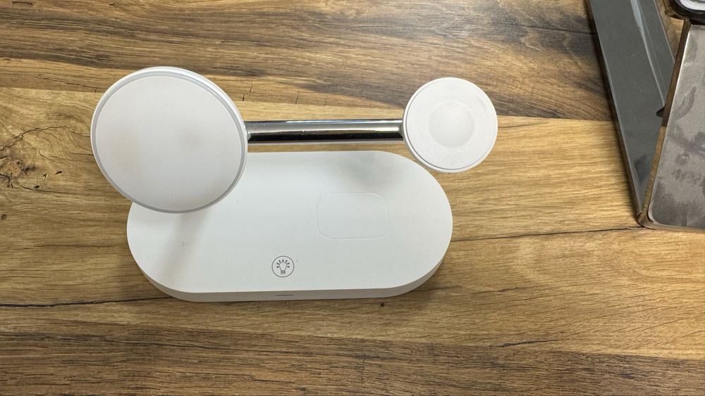 Стойка за безжично зареждане wireless chargin station