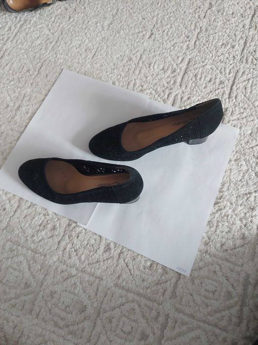 Продам срочно обувь