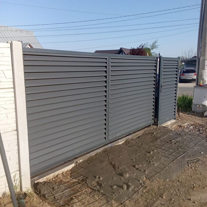 Construim porți din lamele la comanda clientului din șipcă metalică din plasă bordurată porți din tablă cutată porți orice model de poartă doriți dumn