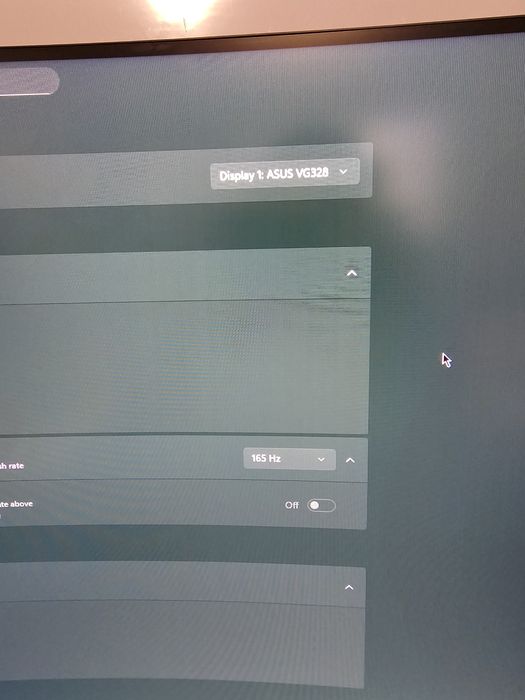Monitor Gaming Asus Rog VG328 curbat