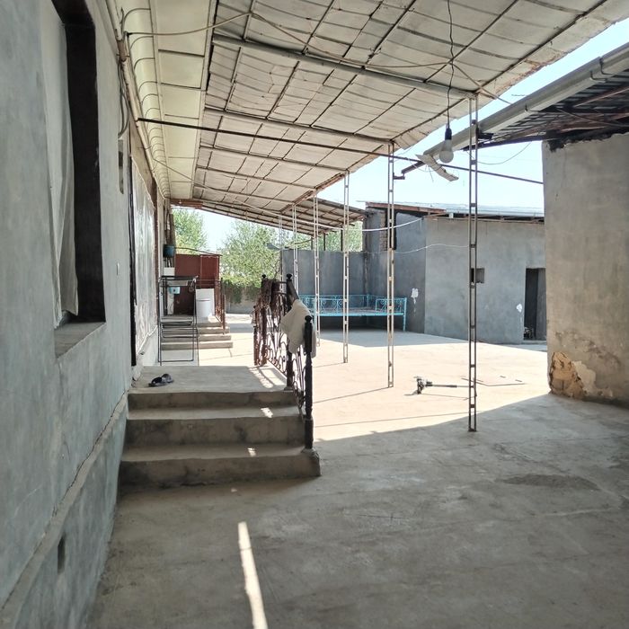 15 sotu uy sotilad yer xisobidayam sotiladi 8 ta yashash xonasi yevro