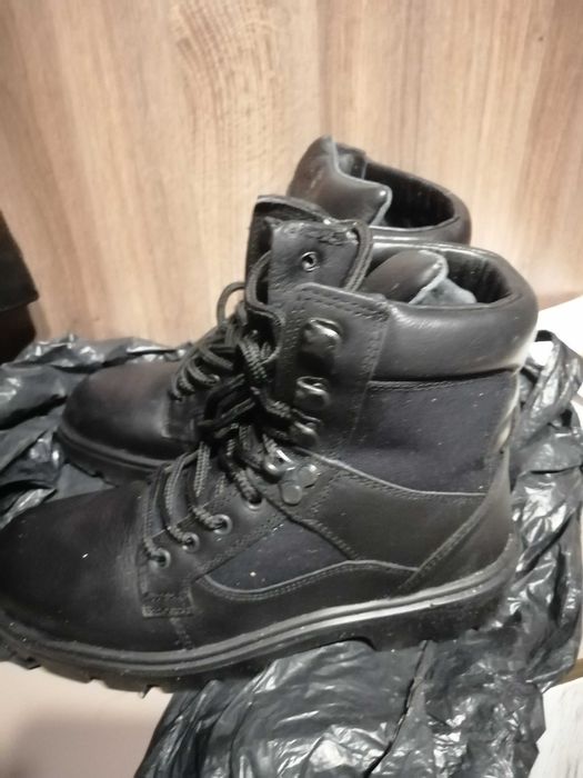 Продавам дамски зимни обувки