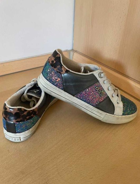 Сникърси GUESS, рр 39. Отлично състояние