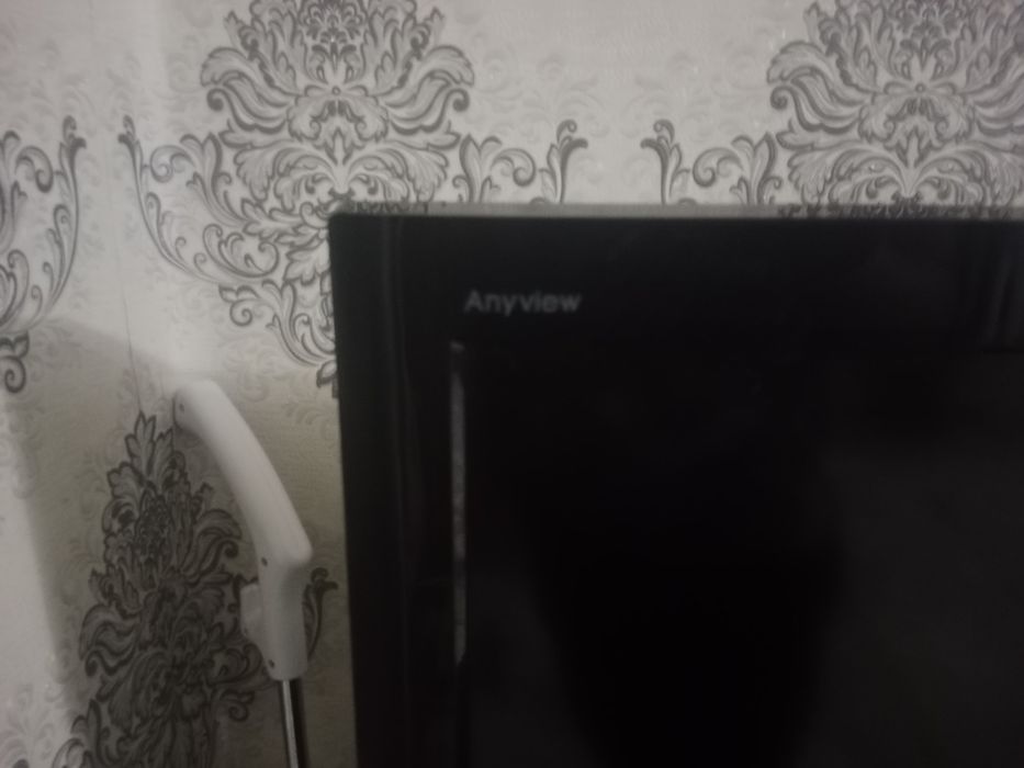 Продам телевизор Hisense вместе с подставкой для телевизора