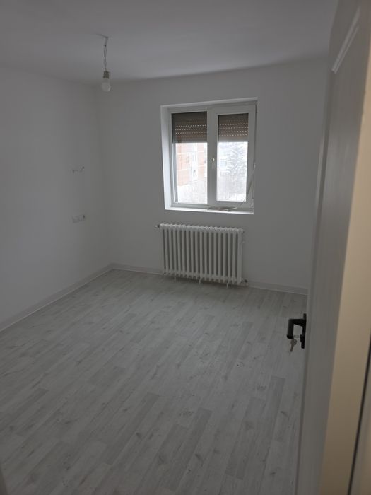 Vand apartament 3 camere