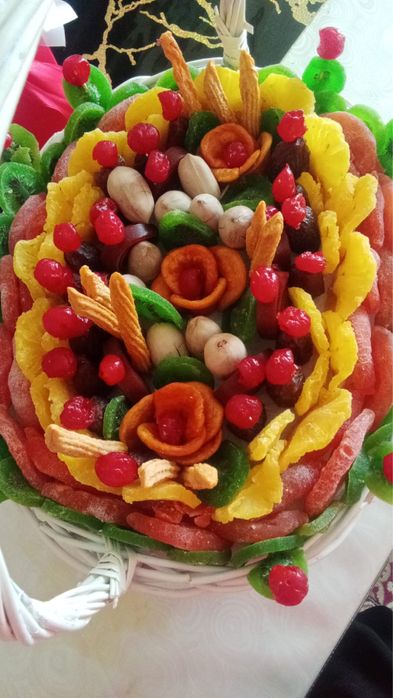 Корзины сухофруктами