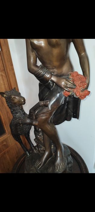 Бронзова статуя Франция