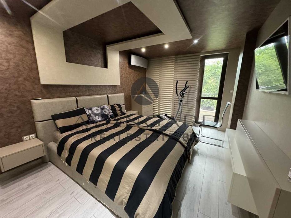 Продава се Тристаен апартамент в Пловдив, Център - 102 кв.м за 2390 €/кв.м - Снимка #3